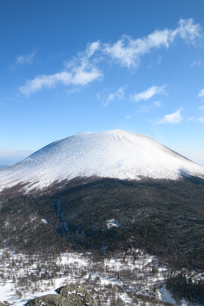 トーミの頭から望むガトーショコラと呼ばれる冬の浅間山