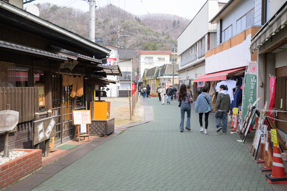 長瀞町の街並みの様子(観光や食べ歩きが楽しめるエリア)