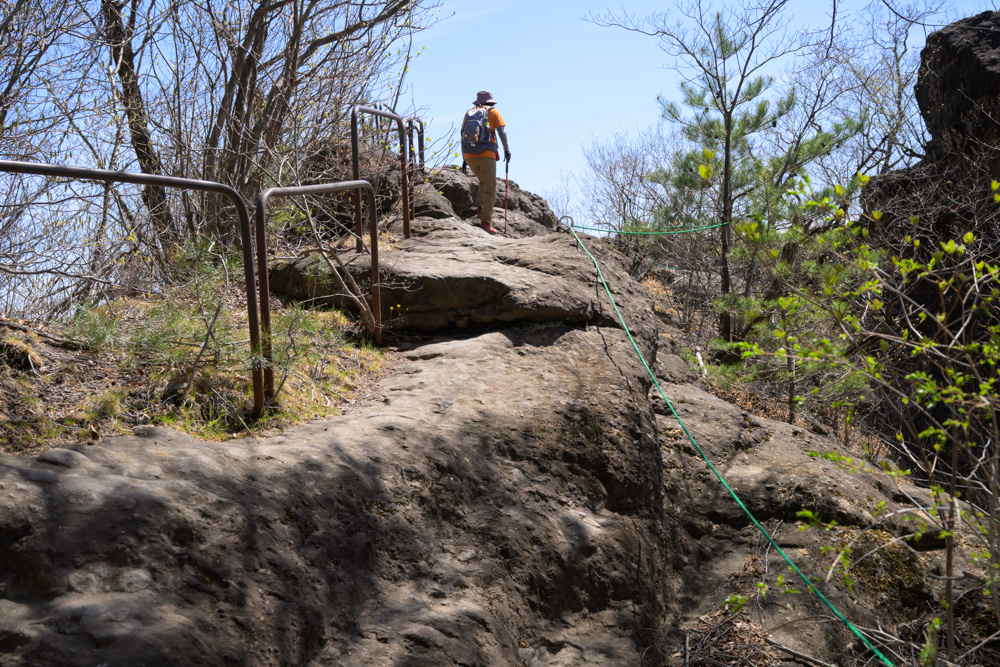 妙義山 大砲岩へ向かう途中の岩場ルート（鎖場が続く険しい登山道）