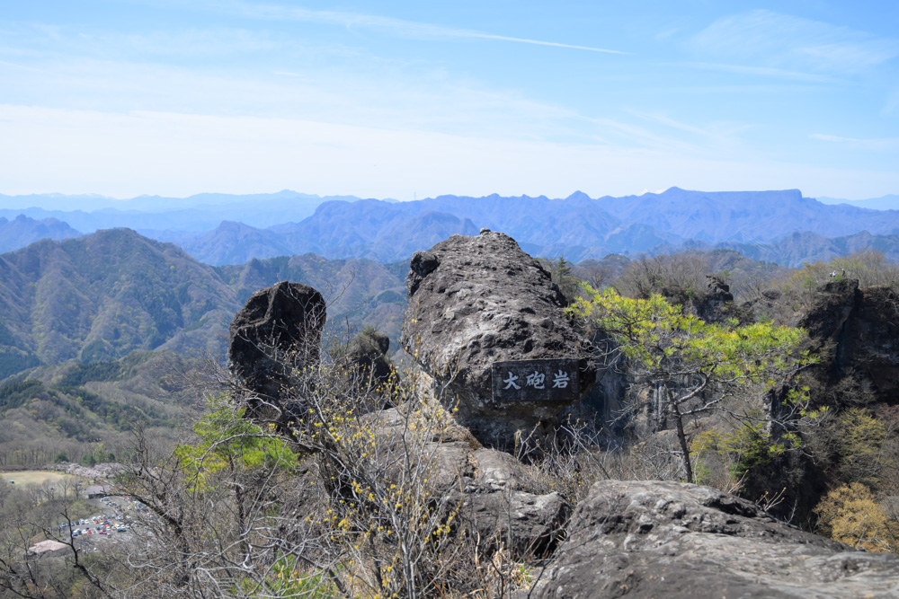 妙義山の大砲岩から望む迫力ある岩峰と絶景の風景