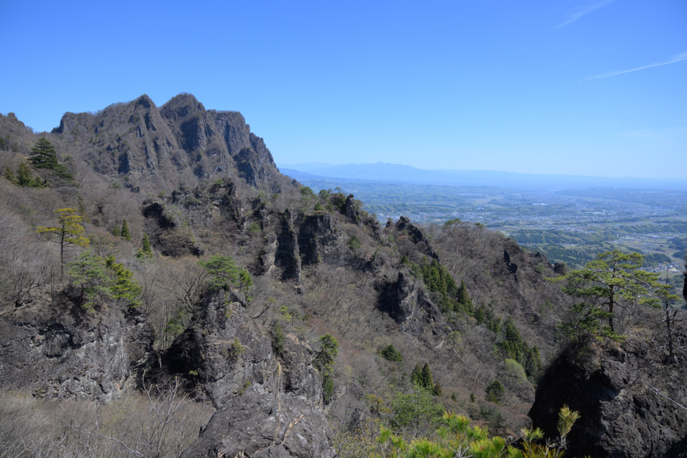 妙義山の大砲岩から望む迫力ある岩峰と絶景の風景