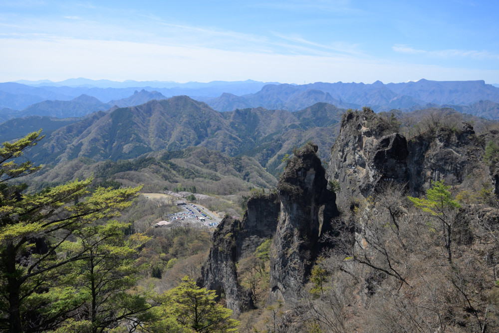 妙義山の大砲岩から望む迫力ある岩峰と絶景の風景
