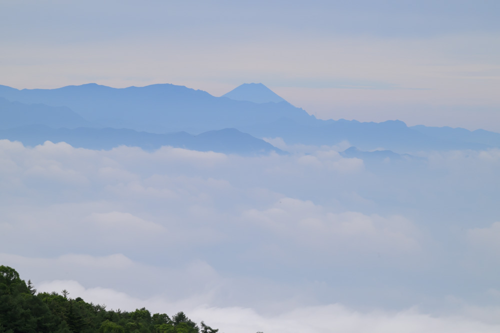 黒斑山登山へ向かう途中に見えた富士山の景色