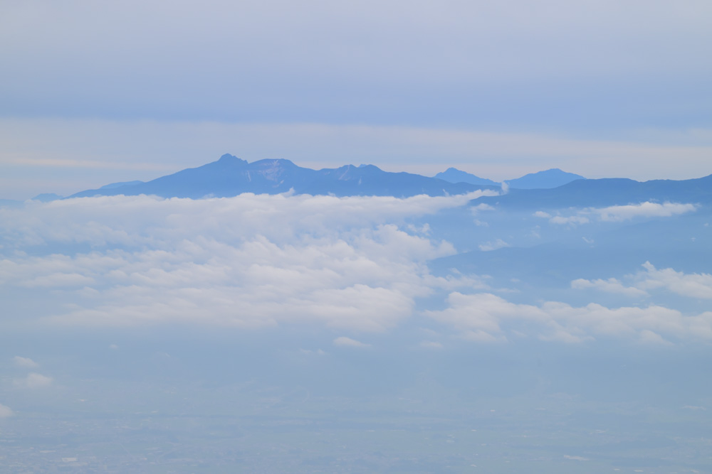 黒斑山表コースから振り返る雲海と北アルプスの絶景