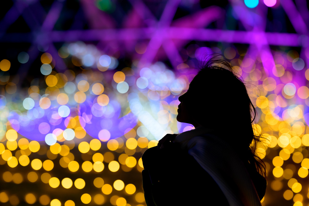 NIKKOR Z 135mm f/1.8 Plenaの玉ボケを生かして撮影した女性ポートレート