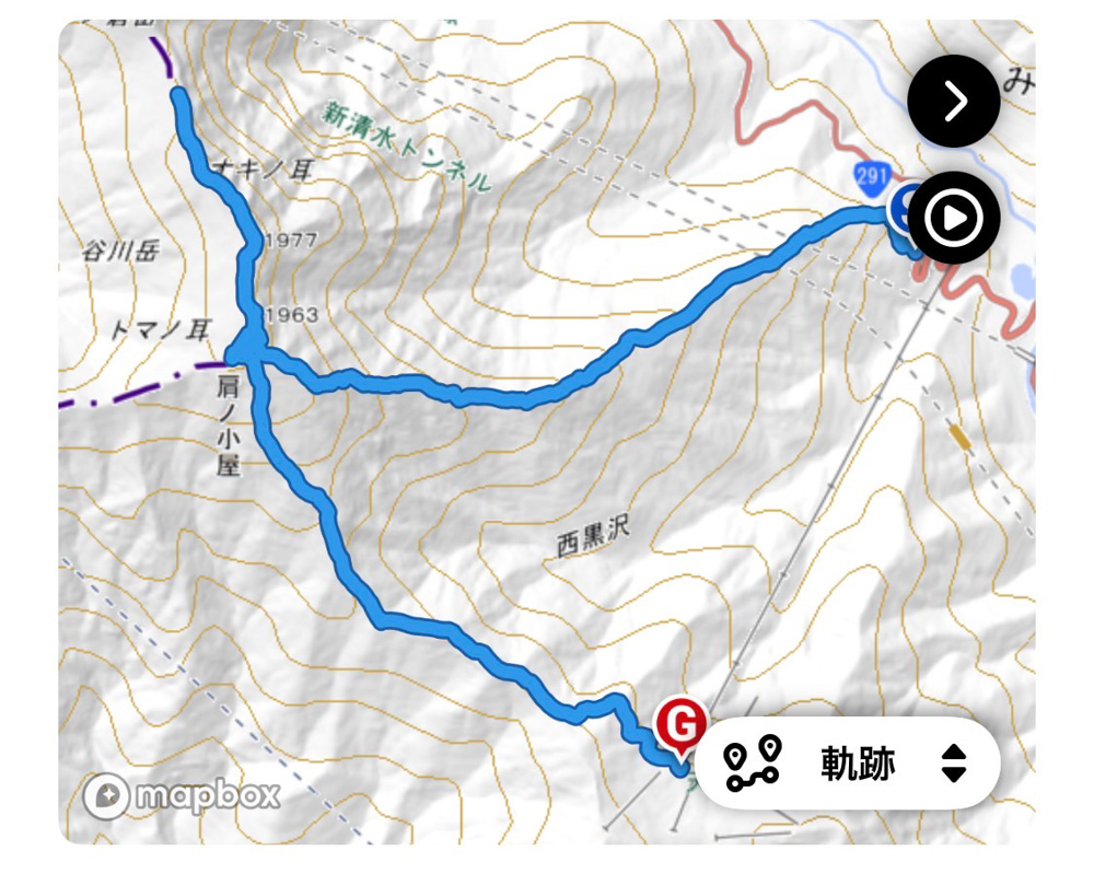 谷川岳西黒尾根の登山ルートを示すYAMAPの軌跡地図。西黒尾根登山口から肩の小屋、トマノ耳・オキノ耳を経て稜線を進むコースが青線で表示されている
